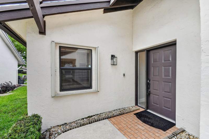 3 bedroom Single Family Residence at 10549 Fern Tree Way, Equestrian, Fairmont Place, Boynton Beach — photo 4