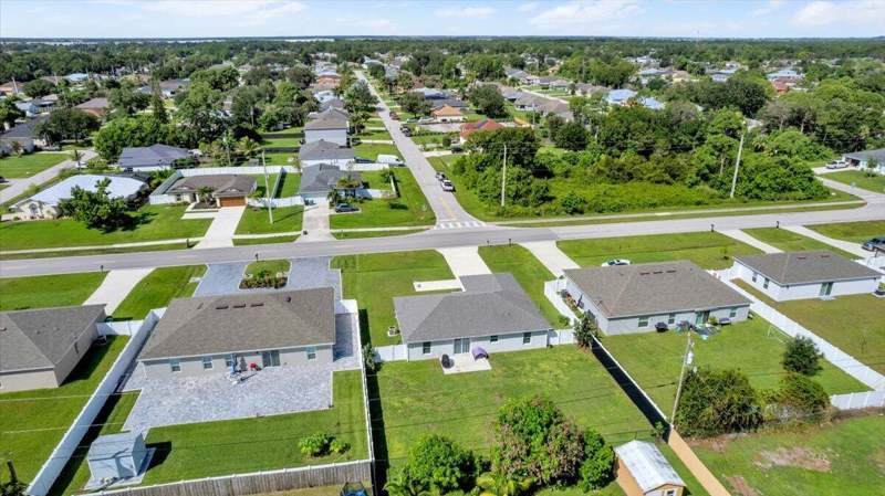 3 bedroom Single Family Residence at 3957 SW Savona Boulevard, Port St Lucie Section 19, Port St. Lucie — photo 4