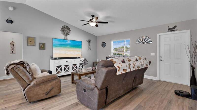 3 bedroom Single Family Residence at 3957 SW Savona Boulevard, Port St Lucie Section 19, Port St. Lucie — photo 5