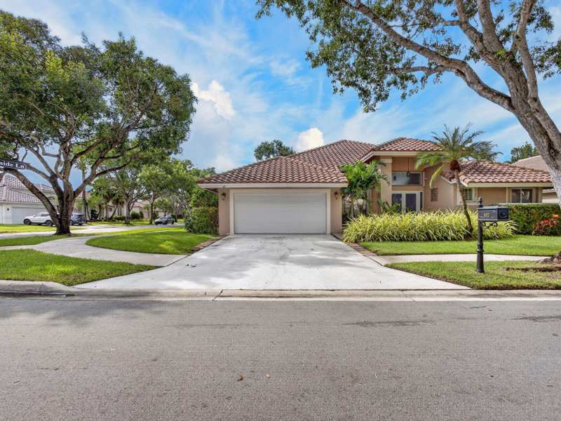 4 bedroom Single Family Residence at 832 Waterview Drive, Orchid Island, Weston — photo 1