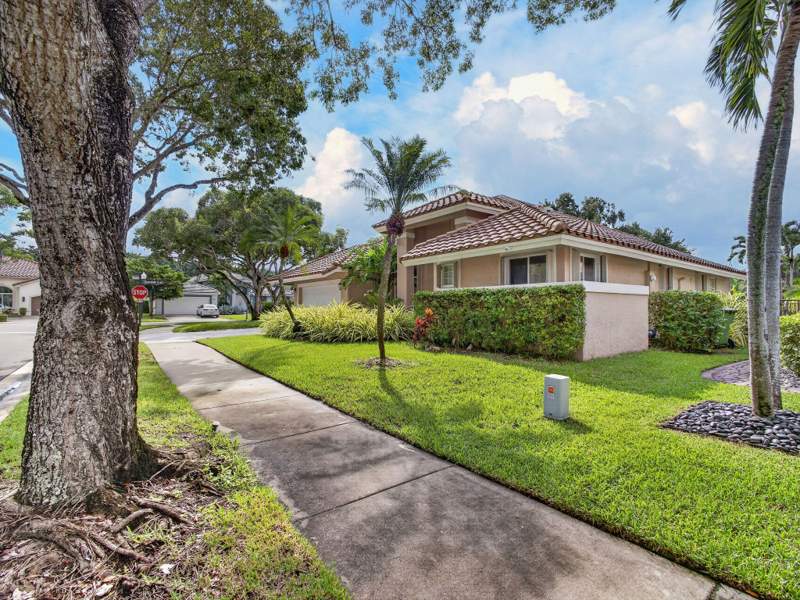 4 bedroom Single Family Residence at 832 Waterview Drive, Orchid Island, Weston — photo 3