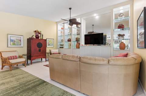 7910 Pine Island Way, West Palm Beach FL - photo 7 of 60