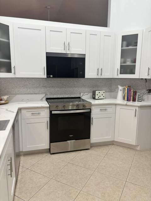 527 NW Avon Avenue, Port St. Lucie FL - photo 6 of 19