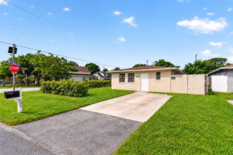 3 bedroom Single Family Residence at 603 N Broadway, Mantyharju Lantana, Lantana — photo 2