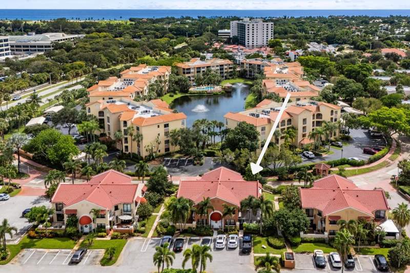 2 bedroom Townhouse at 24 Uno Lago Drive, Uno Lago, Juno Beach — photo 2