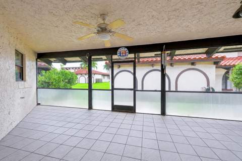 8129 Pine Circle #33, Tamarac FL - photo 19 of 21