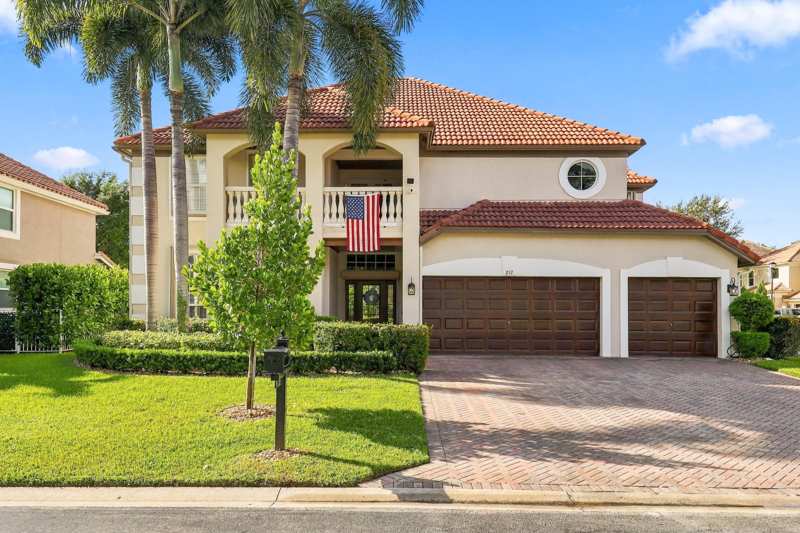 4 bedroom Single Family Residence at 217 Lone Pine Drive, Lone Pine, Palm Beach Gardens — photo 1