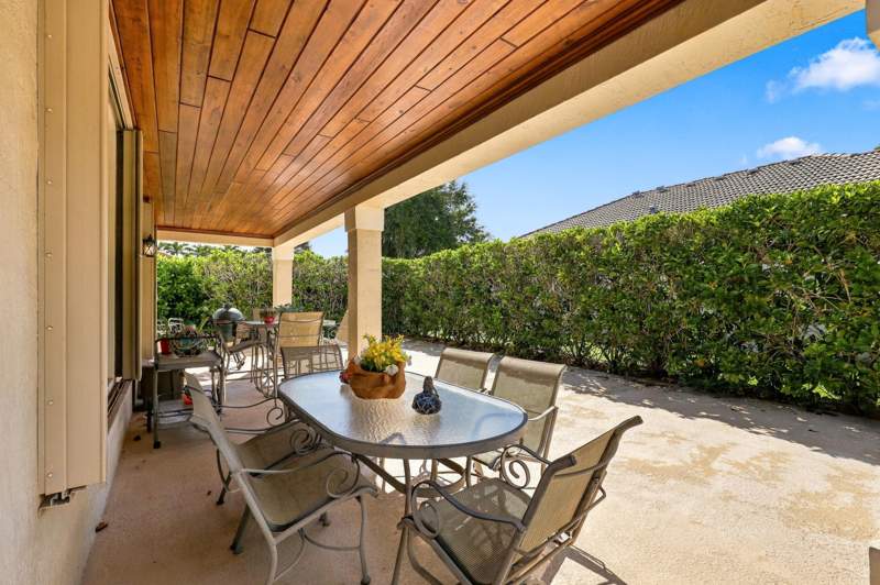 4 bedroom Single Family Residence at 217 Lone Pine Drive, Lone Pine, Palm Beach Gardens — photo 4