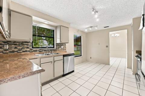 5141 Saint John Avenue, Boynton Beach FL - photo 14 of 43