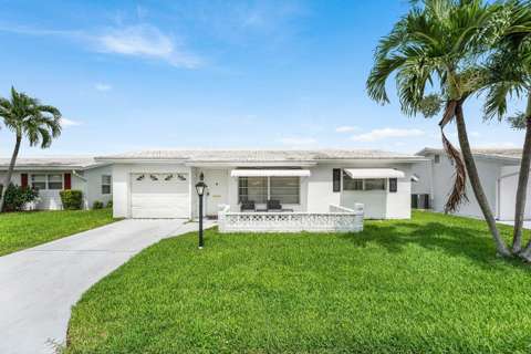 1005 Siesta Avenue, golf community for sale in Boynton Beach