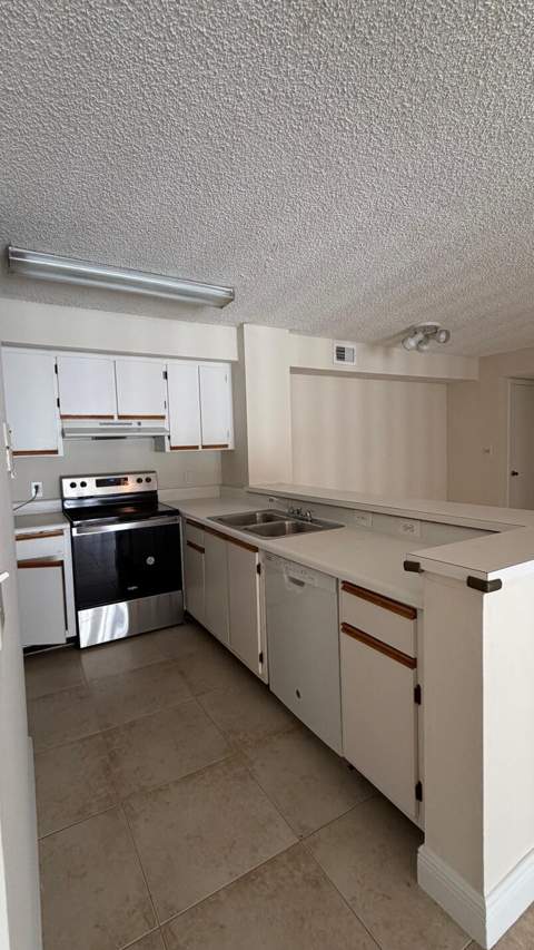 520 S Park Road #22-12, Hollywood FL - photo 16 of 23
