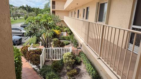 6865 Huntington Lane #203, Delray Beach FL - photo 18 of 28