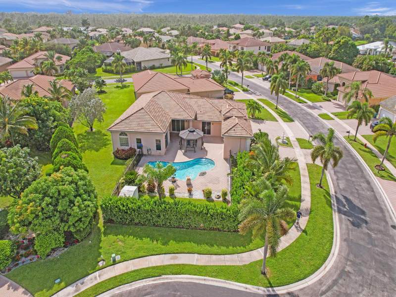 4 bedroom Single Family Residence at 2933 E Fontana Court, Madison Green 1 Pars A, H And K, Royal Palm Beach — photo 2
