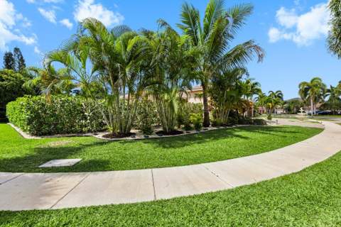 2933 E Fontana Court, Royal Palm Beach FL - photo 21 of 92