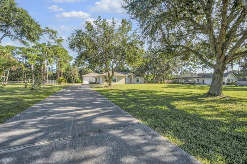 3 bedroom Single Family Residence at 8330 Hidden Pines Road, Hidden Pines Estates, Fort Pierce — photo 2