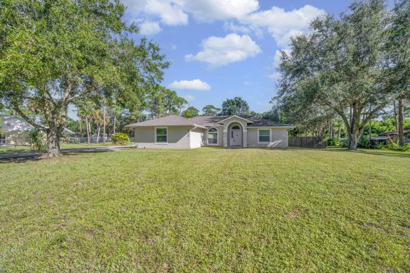 3 bedroom Single Family Residence at 8330 Hidden Pines Road, Hidden Pines Estates, Fort Pierce — photo 3