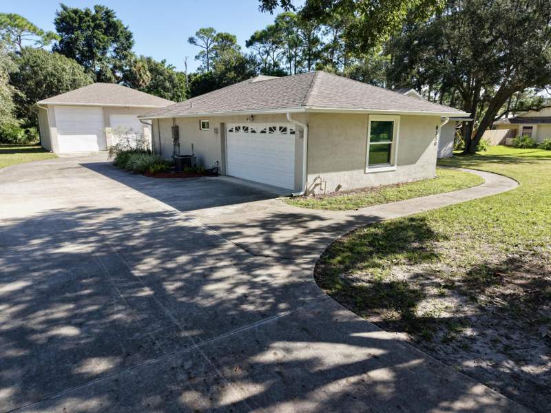 3 bedroom Single Family Residence at 8330 Hidden Pines Road, Hidden Pines Estates, Fort Pierce — photo 5