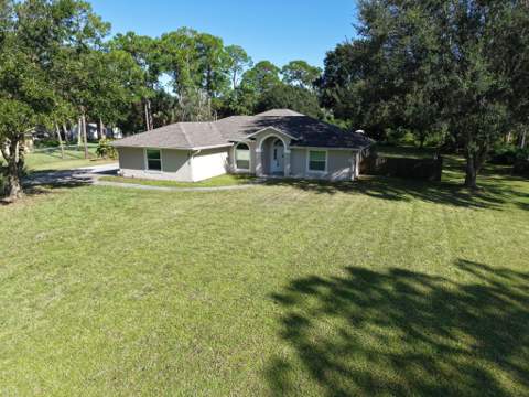 8330 Hidden Pines Road, Fort Pierce FL - photo 8 of 34