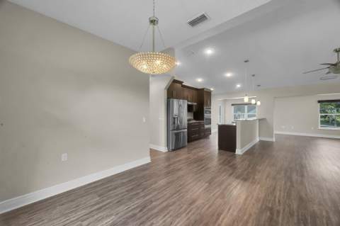 8330 Hidden Pines Road, Fort Pierce FL - photo 13 of 34