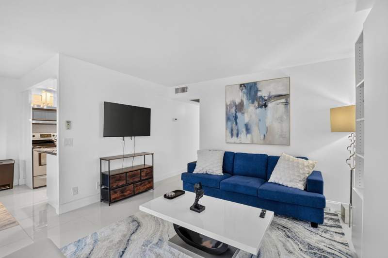 2 bedroom Condominium at 1061 Exeter D, Exeter At Century Village Condo, Boca Raton — photo 3