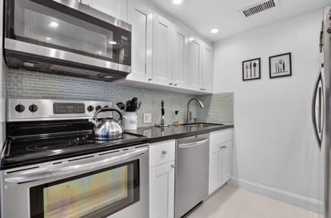 1061 Exeter D, Boca Raton FL - photo 11 of 82