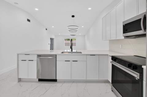 8224 Summerbreeze Lane, Boca Raton FL - photo 7 of 35