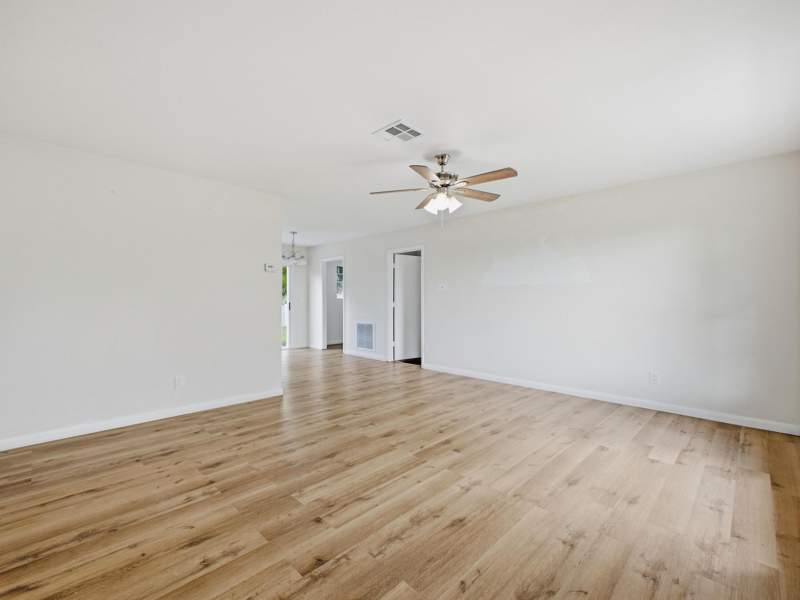 3 bedroom Single Family Residence at 711 NW Riverside Drive, Port St Lucie Section 25, Port St. Lucie — photo 3