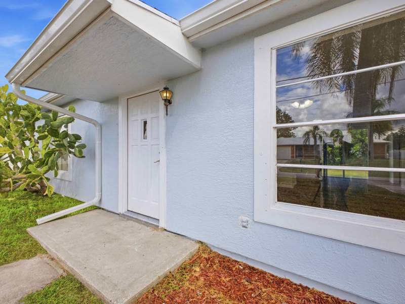 3 bedroom Single Family Residence at 711 NW Riverside Drive, Port St Lucie Section 25, Port St. Lucie — photo 2