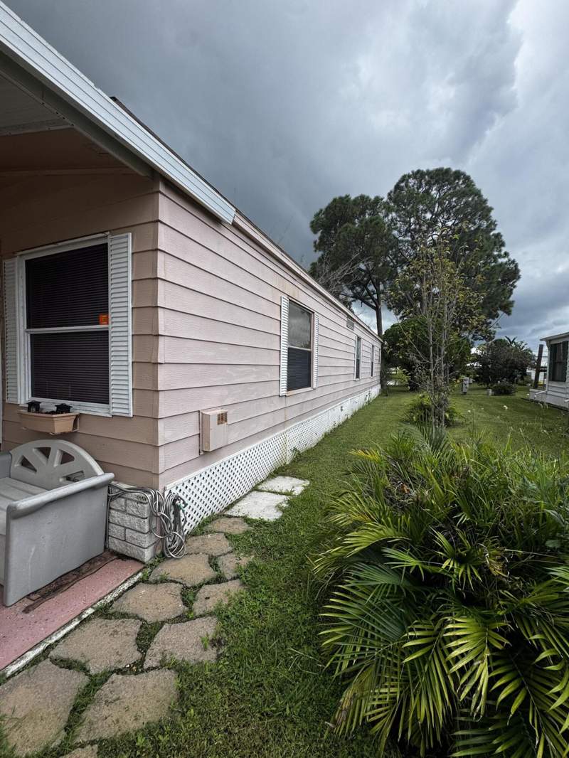 2 bedroom Manufactured Home at 24 Flores Del Norte, Spanish Lakes Country Club Village, Fort Pierce — photo 4