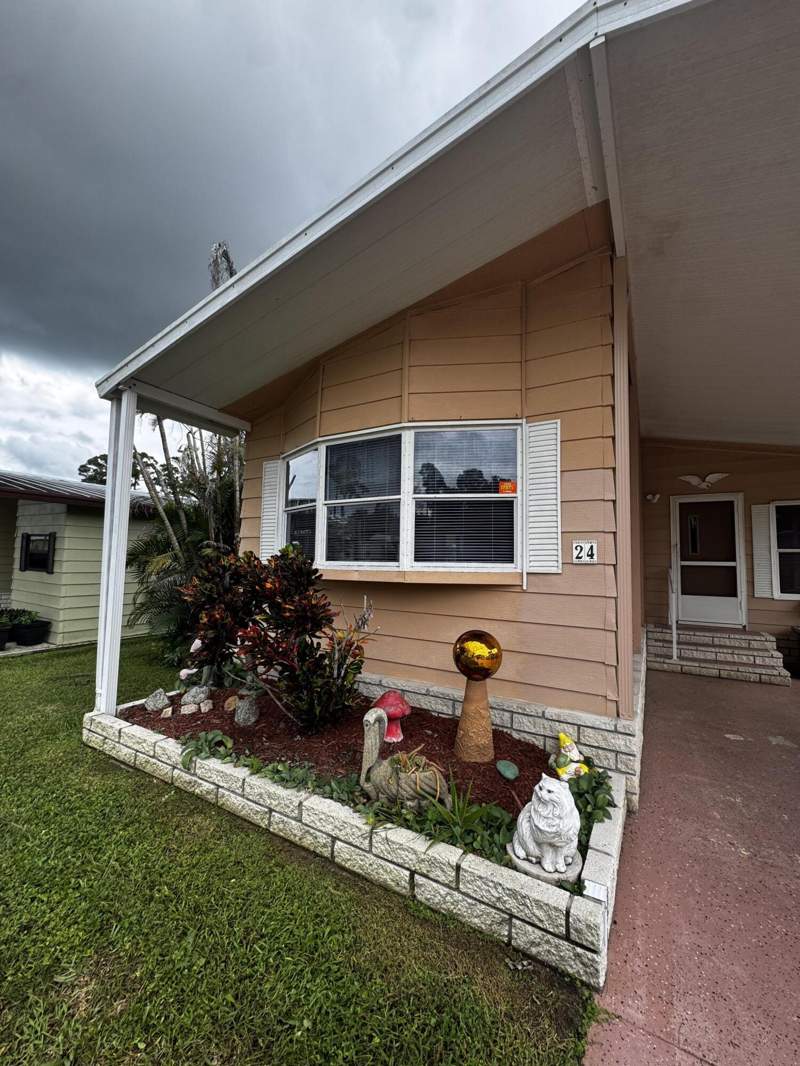 2 bedroom Manufactured Home at 24 Flores Del Norte, Spanish Lakes Country Club Village, Fort Pierce — photo 2