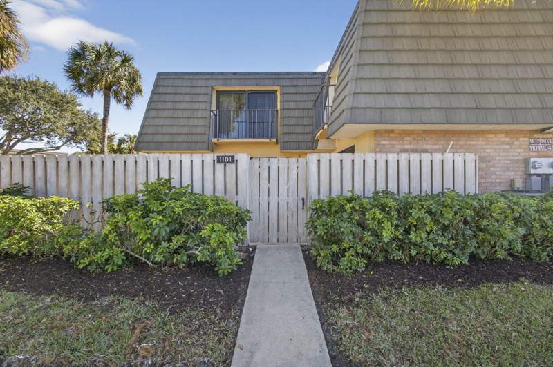 2 bedroom Townhouse at 1101 11th Way, Village Of Sandalwood Lakes 1, West Palm Beach — photo 4