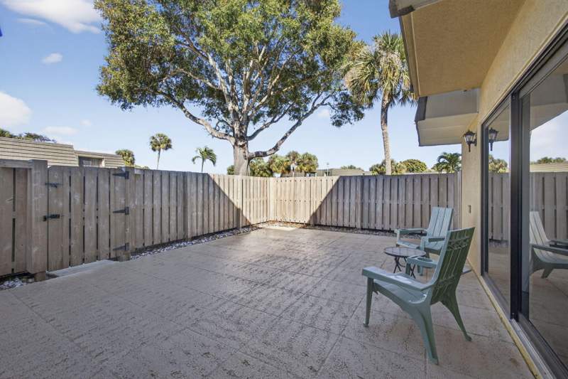 2 bedroom Townhouse at 1101 11th Way, Village Of Sandalwood Lakes 1, West Palm Beach — photo 5