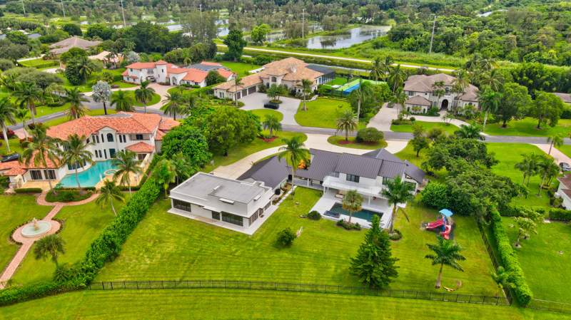 5 bedroom Single Family Residence at 10385 Avenida Del Rio, Rio Poco, Delray Beach — photo 2