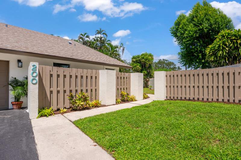 2 bedroom Villa at 200 SW 29th Avenue, Woodlake, Delray Beach — photo 3