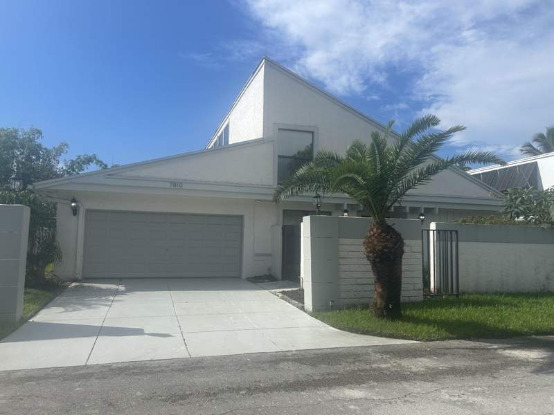 4 bedroom Single Family Residence at 7810 NW 4th Street, Canterbury, Plantation — photo 2