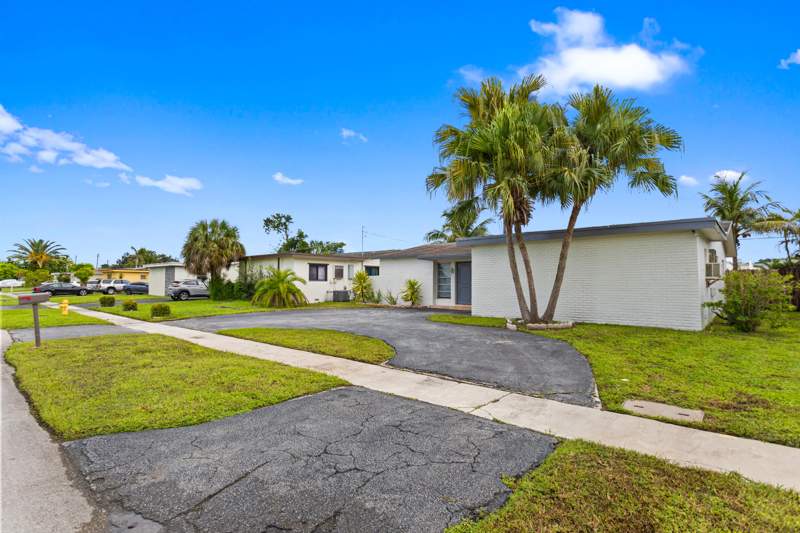 3 bedroom Single Family Residence at 2000 NW 91st Way, Sunrise Golf Village Sec 21, Sunrise — photo 3