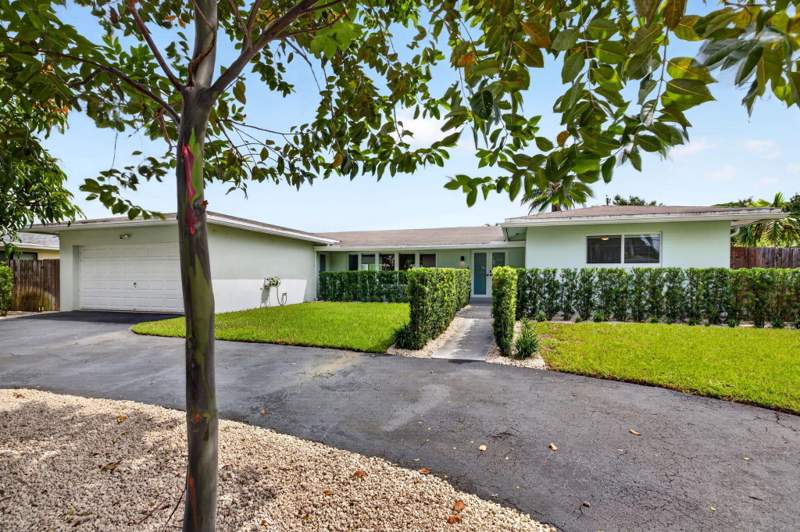 4 bedroom Single Family Residence at 410 SW 55th Terrace, Plantation Park 8 Add, Plantation — photo 2