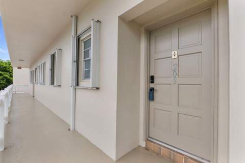 6731 Cypress Road #205, Plantation FL - photo 6 of 42