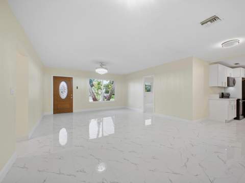 1421 Crest Drive, Lake Worth FL - photo 13 of 41