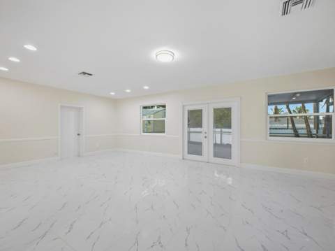 1421 Crest Drive, Lake Worth FL - photo 20 of 41