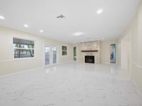1421 Crest Drive, Lake Worth FL - photo 21 of 41