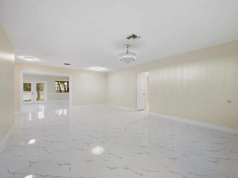1421 Crest Drive, Lake Worth FL - photo 9 of 41