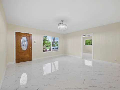 1421 Crest Drive, Lake Worth FL - photo 10 of 41