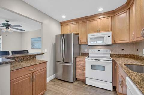 75 Waterford D, Delray Beach FL - photo 10 of 42