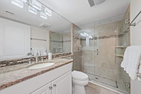 513 Oak Harbour Drive, Juno Beach FL - photo 16 of 39