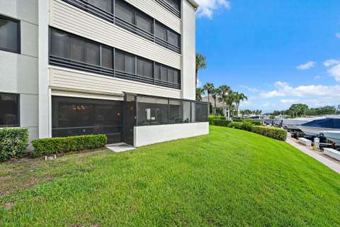 513 Oak Harbour Drive, Juno Beach FL - photo 23 of 39