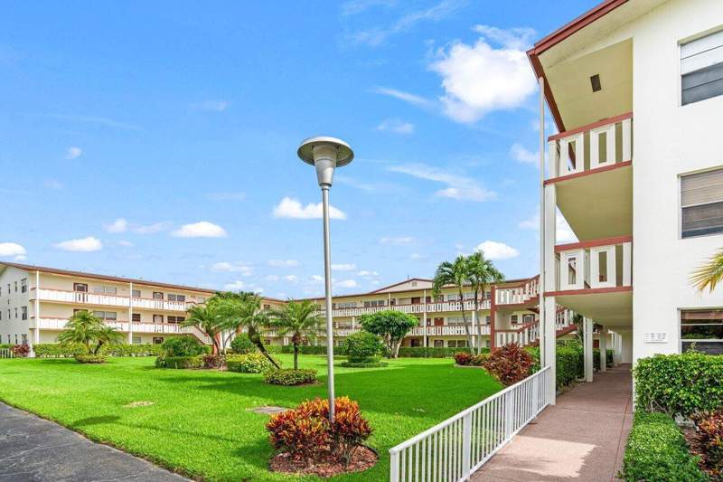 1 bedroom Condominium at 105 Brighton C, Brighton At Century Village Condo, Boca Raton — photo 2