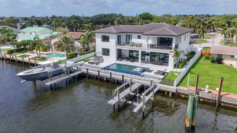 4 bedroom Single Family Residence at 824 Shore Drive, North Palm Beach Village Of 6, North Palm Beach — photo 1