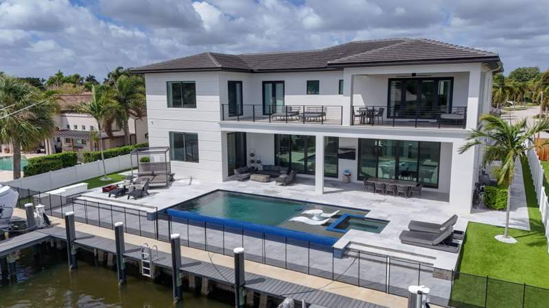 4 bedroom Single Family Residence at 824 Shore Drive, North Palm Beach Village Of 6, North Palm Beach — photo 2