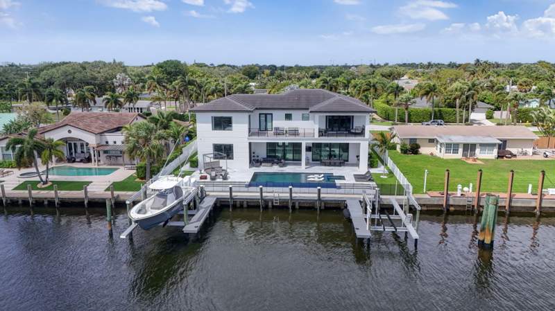 4 bedroom Single Family Residence at 824 Shore Drive, North Palm Beach Village Of 6, North Palm Beach — photo 4